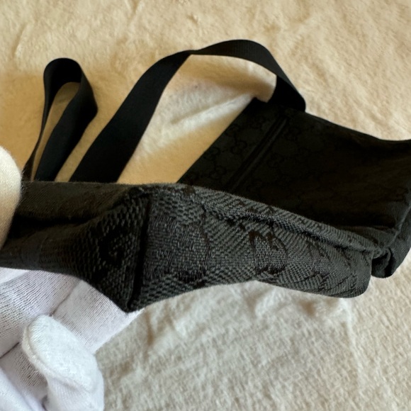 100% Authentic Gucci Waist bag. - Picture 14 of 15